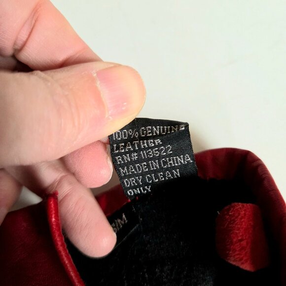 Redfish design red leather gloves with purple circles details. - Picture 8 of 8